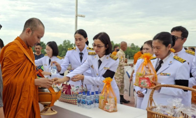 เข้าร่วมพิธีเจริญพระพุทธมนต์และทำบุญตักบาตรถวายพระราชกุศล ... พารามิเตอร์รูปภาพ 1