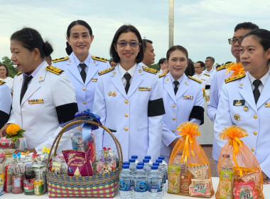 เข้าร่วมพิธีเจริญพระพุทธมนต์และทำบุญตักบาตรถวายพระราชกุศล ... พารามิเตอร์รูปภาพ 6