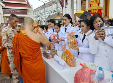 เข้าร่วมพิธีบำเพ็ญกุศลและทำบุญตักบาตร ในวาระครบ 50 วัน ... พารามิเตอร์รูปภาพ 3