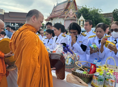 ร่วมพิธีสวดพระพุทธมนต์และทำบุญตักบาตรถวายพระราชกุศล ... พารามิเตอร์รูปภาพ 8