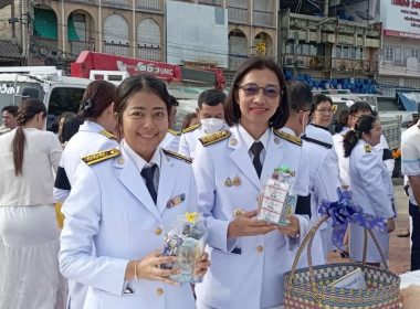 ร่วมพิธีสวดพระพุทธมนต์และทำบุญตักบาตรถวายพระราชกุศล ... พารามิเตอร์รูปภาพ 6