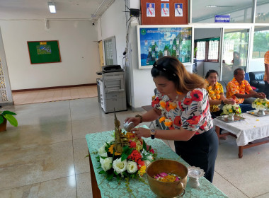 กิจกรรมสรงน้ำพระ และรดน้ำดำหัวเนื่องในเทศกาลปีใหม่ไทย ... พารามิเตอร์รูปภาพ 52