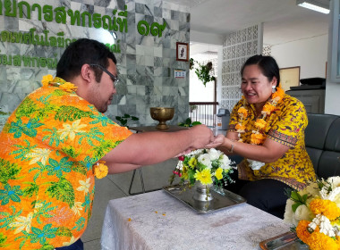 กิจกรรมสรงน้ำพระ และรดน้ำดำหัวเนื่องในเทศกาลปีใหม่ไทย ... พารามิเตอร์รูปภาพ 93