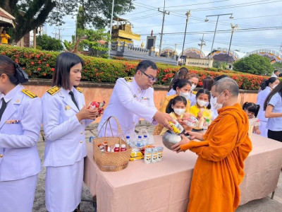 ทำบุญตักบาตร ถวายเป็นพระราชกุศล พระบาทสมเด็จพระเจ้าอยู่หัว ... พารามิเตอร์รูปภาพ 1