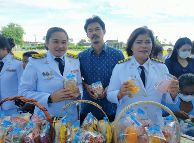 ร่วมพิธีทำบุญตักบาตรถวายพระราชกุศล เนื่องในโอกาส ... พารามิเตอร์รูปภาพ 5