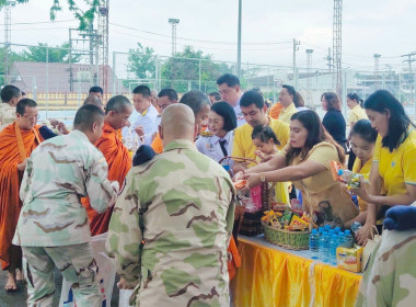 เข้าร่วมพิธีทำบุญตักบาตร ถวายพระราชกุศล ... พารามิเตอร์รูปภาพ 3