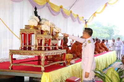 พิธีวางพานพุ่มดอกไม้ถวายบังคมพระบาทสมเด็จพระบรมชนกาธิเบศร ... พารามิเตอร์รูปภาพ 1