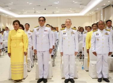 พิธีวางพานพุ่มดอกไม้ถวายบังคมพระบาทสมเด็จพระบรมชนกาธิเบศร ... พารามิเตอร์รูปภาพ 4