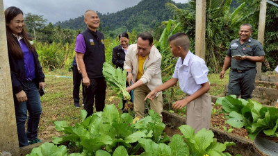 โรงเรียนการจัดการเรียนรู้การสหกรณ์ รางวัลพระราชทาน ประจำปี ... พารามิเตอร์รูปภาพ 1