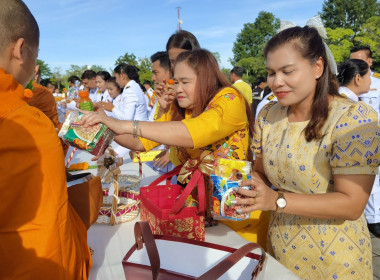 เข้าร่วมพิธีทำบุญตักบาตรถวายเป็นพระราชกุศลเนื่องในวันนวมินทรมหาราช 13 ตุลาคม 2568 ณ ศาลากลางจังหวัดสุราษฎร์ธานี อำเภอเมือง จังหวัดสุราษฎร์ธานี ... พารามิเตอร์รูปภาพ 9