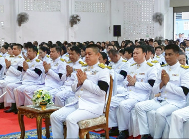 เข้าร่วมพิธีวางพุ่มดอกไม้และพิธีทำบุญตักบาตร ... พารามิเตอร์รูปภาพ 4