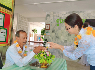 จัดพิธีทำบุญตักบาตรถวายภัตตาหารเพลแด่พระภิกษุสงฆ์และพิธีรดน้ำดำหัว เนื่องในเทศกาลสงกรานต์ ประจำปี 2569 ... พารามิเตอร์รูปภาพ 14