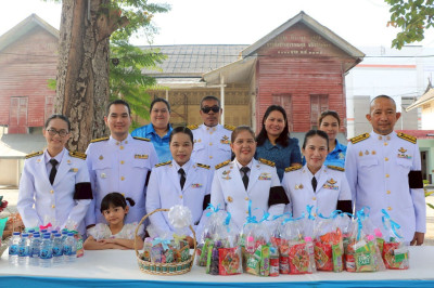 ร่วมพิธีเจริญพระพุทธมนต์และทำบุญตักบาตร ... พารามิเตอร์รูปภาพ 1