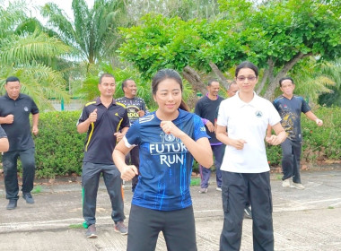 มอบของรางวัลที่ได้จากการทำกิจกรรมกลุ่มสัมพันธ์ ... พารามิเตอร์รูปภาพ 2