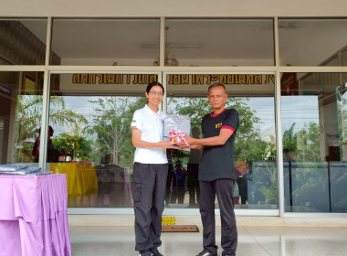 มอบของรางวัลที่ได้จากการทำกิจกรรมกลุ่มสัมพันธ์ ... พารามิเตอร์รูปภาพ 6