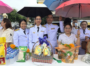 เข้าร่วมพิธีเจริญพระพุทธมนต์และทำบุญตักบาตรถวายพระราชกุศล ... พารามิเตอร์รูปภาพ 4
