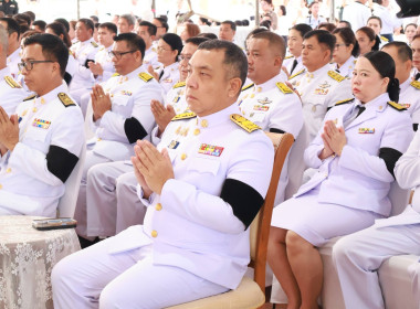 เข้าร่วมพิธีเจริญพระพุทธมนต์และทำบุญตักบาตรถวายพระราชกุศล ... พารามิเตอร์รูปภาพ 2